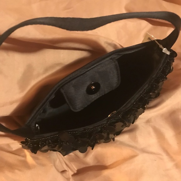 Adorable Satin Evening purse with beading Detail - Picture 3 of 4